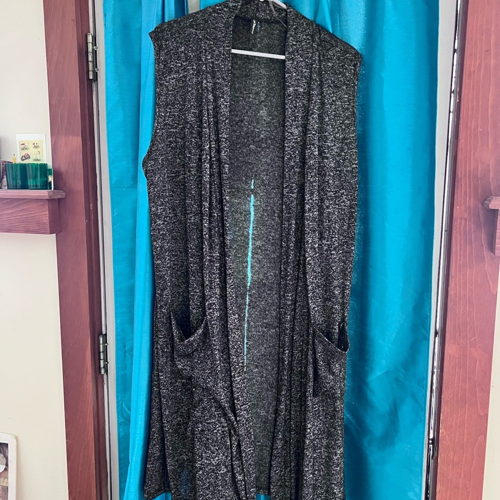 Gray Sleeveless Open Cardigan